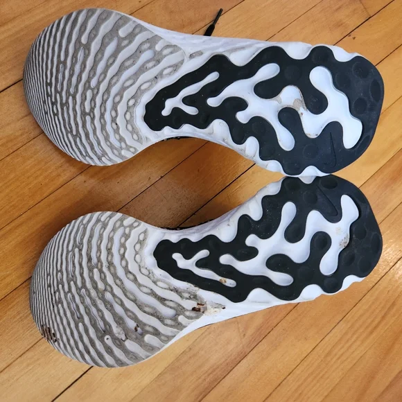 Nike Black Knit Sneakers, Size 6.5 - Picture 4 of 4